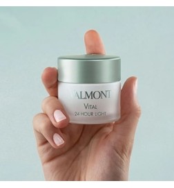 Mini Luxuries - Vital 24 Hour Light 15 ml - Kosmetikk Valmont