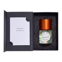 Extração de vingança de Pêssego de Parfum - Sarah Baker