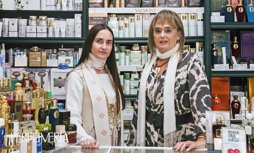El equipo de Perfumería Laura en la tienda de Alicante