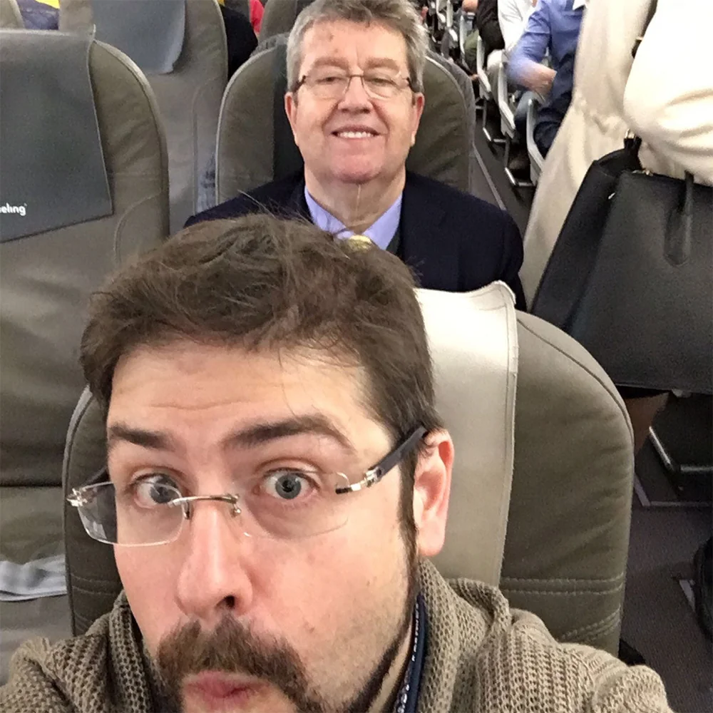 Christian Carbonnel y su padre en un avión.