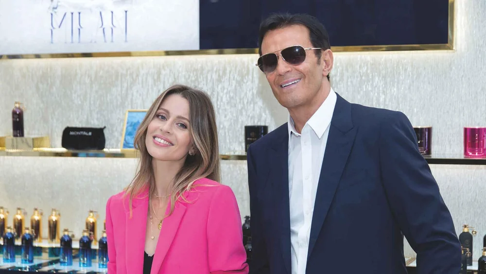 Amélie Montale junto a su padre, el perfumista Pierre Montale.